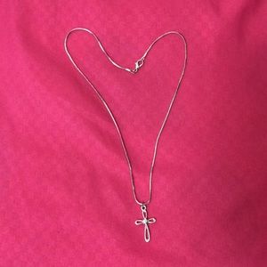Cross pendant necklace